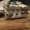 Bijoux d'oreilles style ethnique pour oreilles percées.