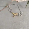 Bracelet libellule en acier inoxydable bicolore orné de strass
