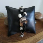 Bracelet multirangs en cuir noir perles et nacre
