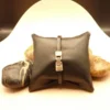 Bracelet style ethnique pierres noires et métal argenté sur cuir noir