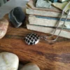 Pendentif équilibre en acier inoxydable 316L émail noir sur chaîne acier