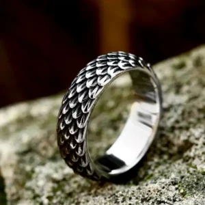 Bague acier écailles de serpent pour homme comme pour femme