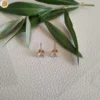Boucles d'oreilles puces cœur pour femme en acier inoxydable couleur or orné d'un zircon blanc translucide