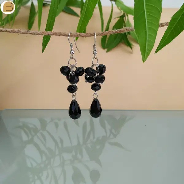 Boucles d'oreilles perles pendantes noires sur crochet en acier inoxydable