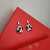 Boucles d'oreilles style géométrique moderne strass et email