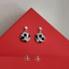 Boucles d'oreilles style géométrique moderne strass et email