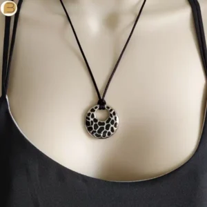 Pendentif bijou donut en acier inoxydable 316L motifs noir pour un style moderne