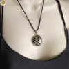Pendentif équilibre en acier inoxydable 316L émail noir sur chaîne acier ou sur cordon ajustable