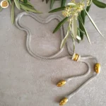 Collier long en acier chaine maille ronde perles olives acier doré et zircons