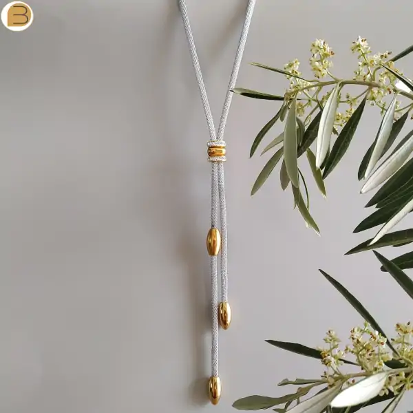 Collier long en acier chaine maille ronde perles olives acier doré et zircons