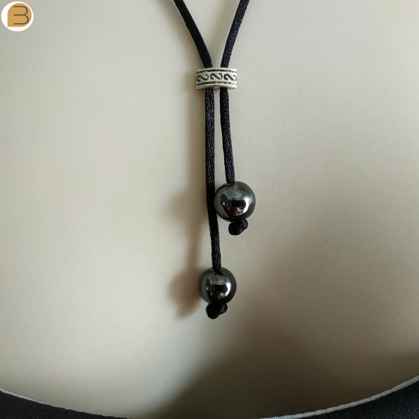 Collier cordon réglable et perles hématites, création exclusive Bijoutissimo