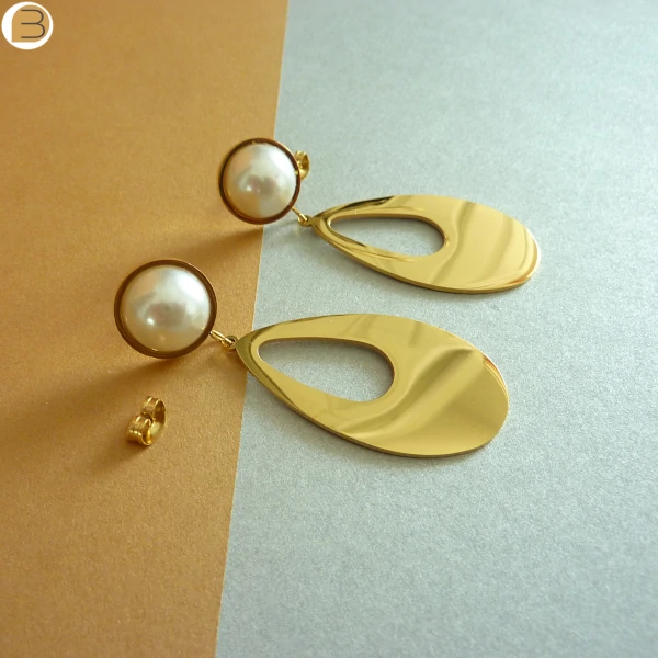 Boucles d'oreilles acier inoxydable doré perles blanches et pendants en forme de goutte