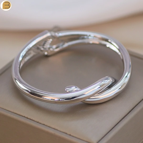 Bracelet argenté design pour femme