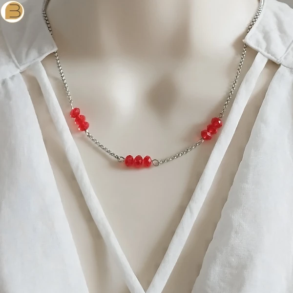 Collier acier femme avec perles de cristal rouge