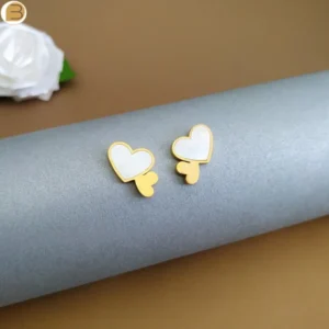 Boucles d'oreilles en acier inoxydable doré avec 2 cœurs unis dont un orné de nacre