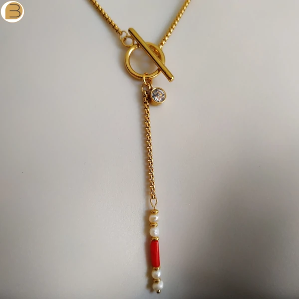 Collier acier inoxydable doré création exclusive en édition limitée perles d'eau douce et corail rouge