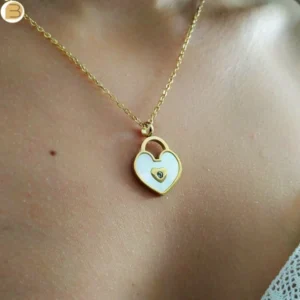 Collier acier inoxydable doré pour femme pendentif cœur cadenas orné d'un zircon blanc