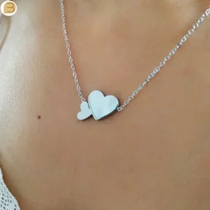 Collier acier inoxydable pour femme pendentif 2 cœurs dont un orné de nacre