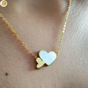 Collier acier inoxydable doré pour femme pendentif 2 cœurs dont un orné de nacre