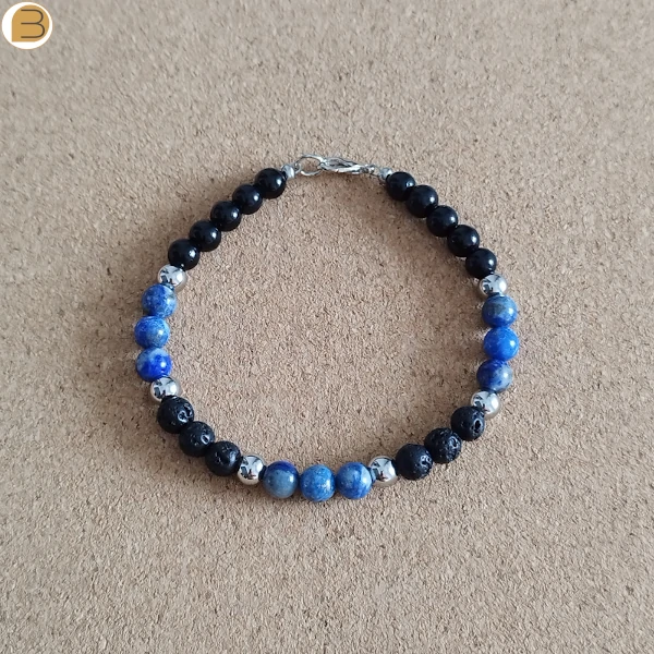 Bracelet unisexe en acier et ses perles lapis lazuli, pierre de lave, perles acier, onyx noir. Création bijoutissimo.
