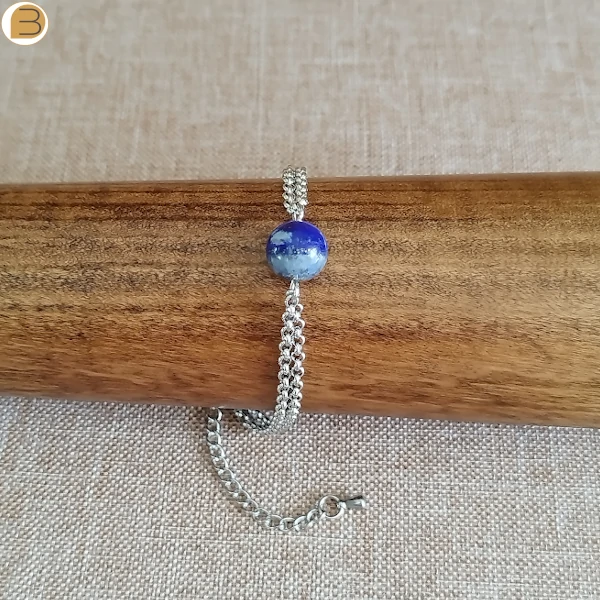 Bracelet pour femme en acier inoxydable double chaine perle lapis lazuli. Création bijoutissimo.