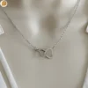 Collier pour femme en acier avec ses cœurs entrelacés - Création Bijoutissimo.