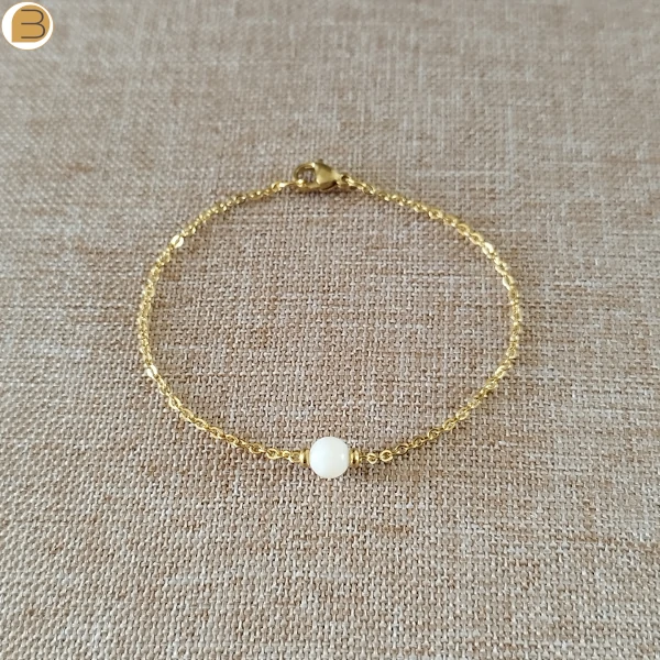 Bracelet acier doré avec sa perle aigue marine ronde et ses perles acier