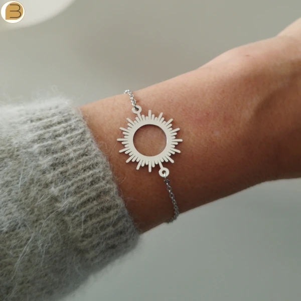 Bracelet soleil pour femme en acier inoxydable chaîne fine. Un joli cadeau pour elle.