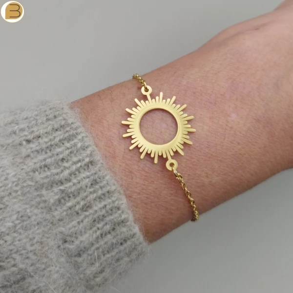 Bracelet soleil pour femme en acier inoxydable doré chaîne fine. Un joli cadeau pour elle.