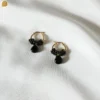 Créoles en acier inoxydable doré pour femme avec perles de rocailles et agate noire. Bijou fait main